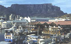 Die V & A Waterfront, mit Blick zum Tafelberg